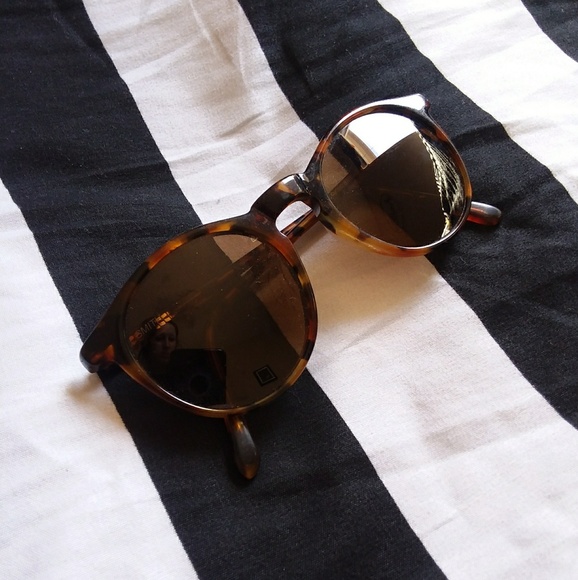 Accessories - Sunglasses